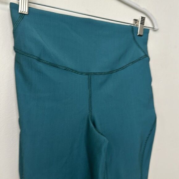 Lululemon Teal Cropped Athletic Leggings 8 - Picture 2 of 8
